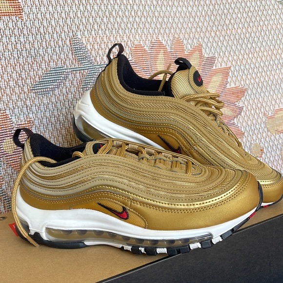 Nike WMNS Air Max 97
Metallic Gold/Black/White/ Varsity Red
Size 6.5
DQ9131-700 - Picture 10 of 16